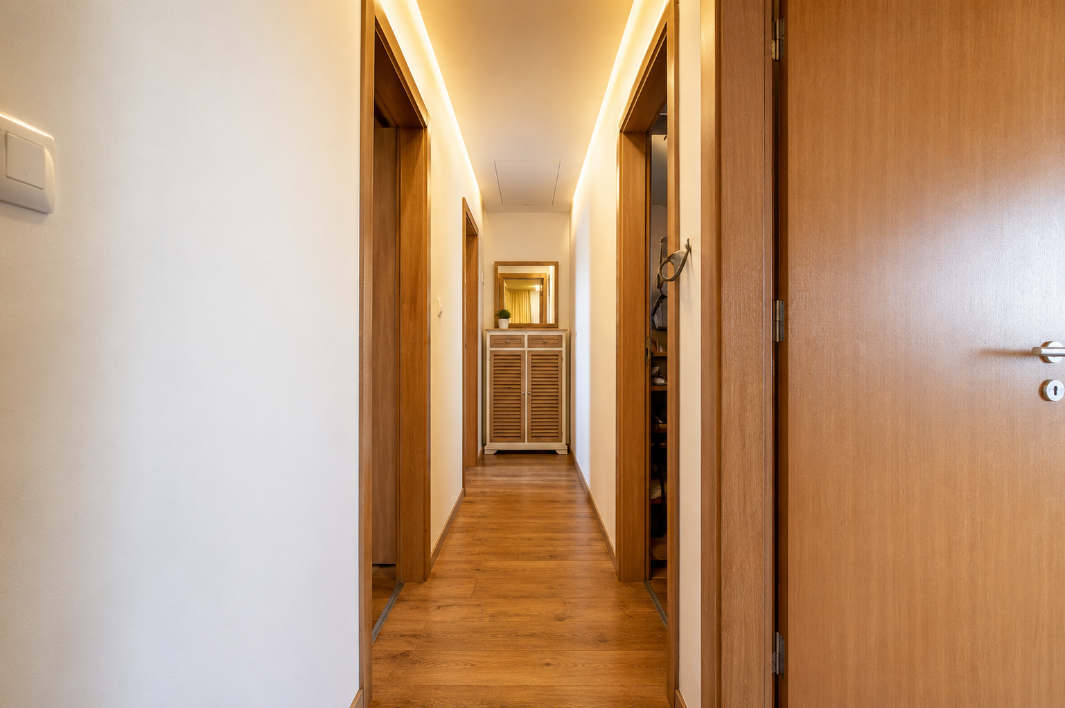 Twin private room with mountain artwork